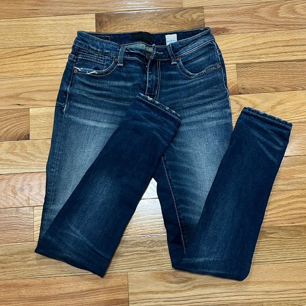 25x32 Buckle Black skinny jeans